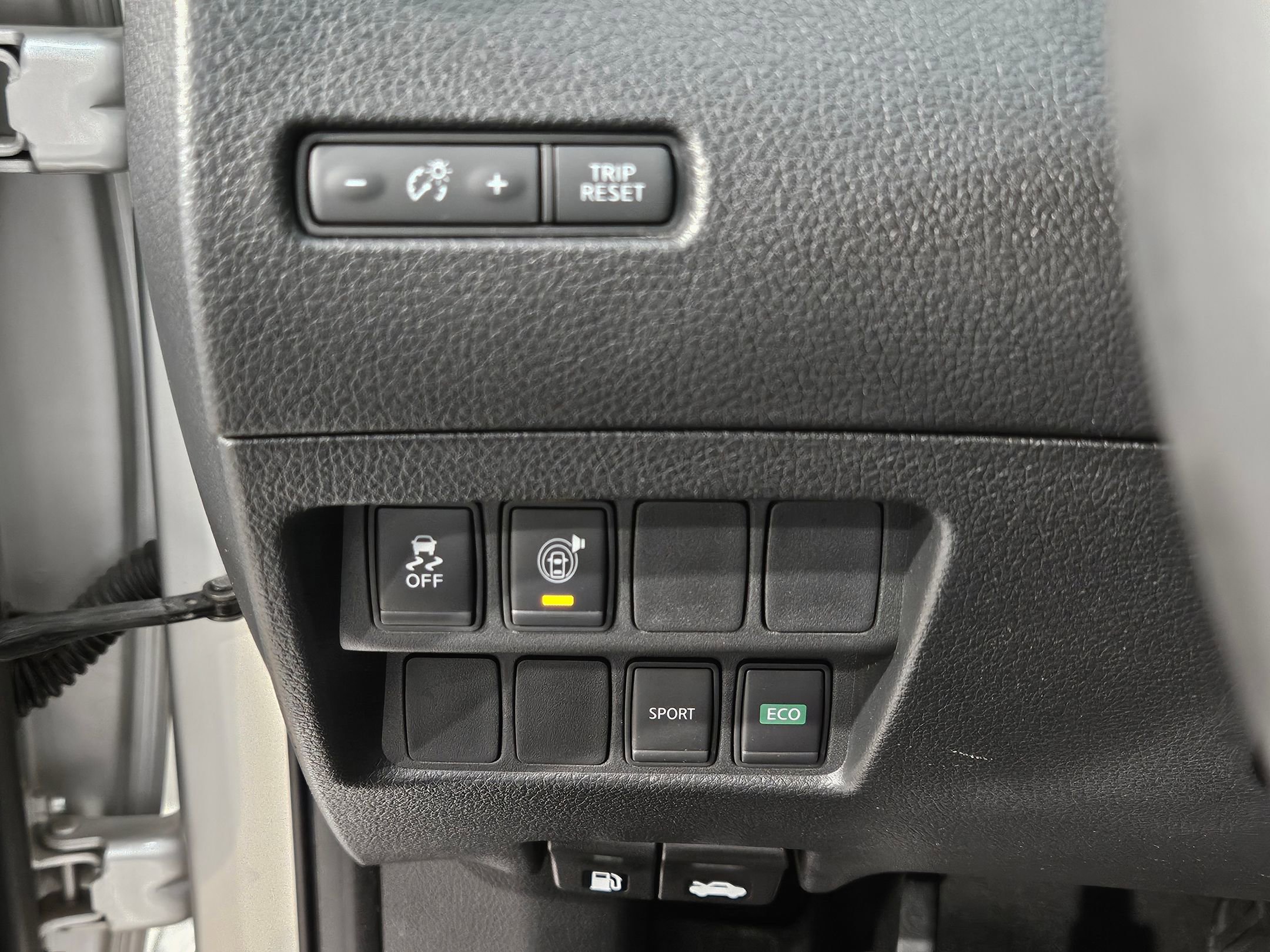 Used 2017 Nissan Rogue SV FWD image 25