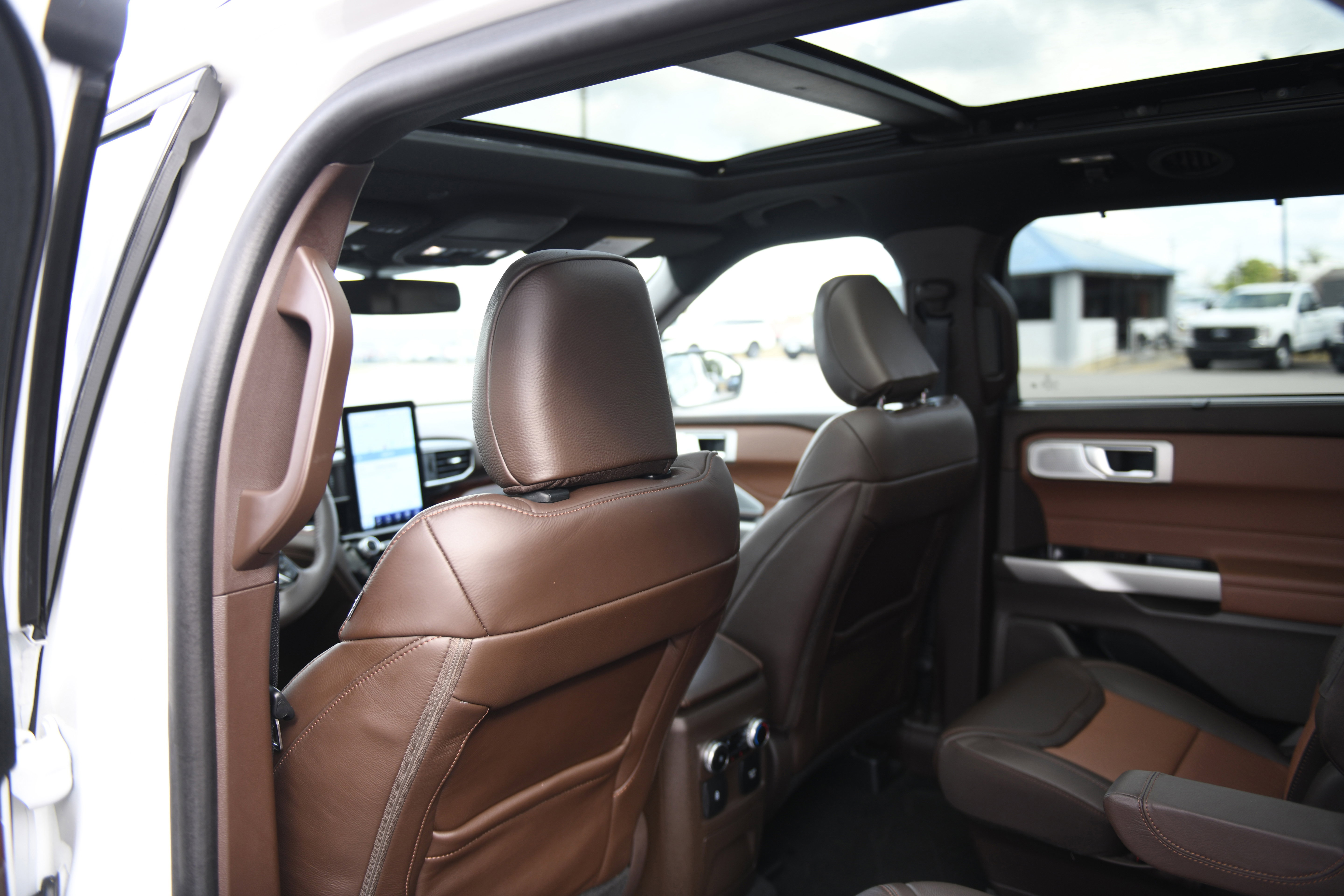 Used 2024 Ford Explorer King Ranch w/ Technology Package image 16