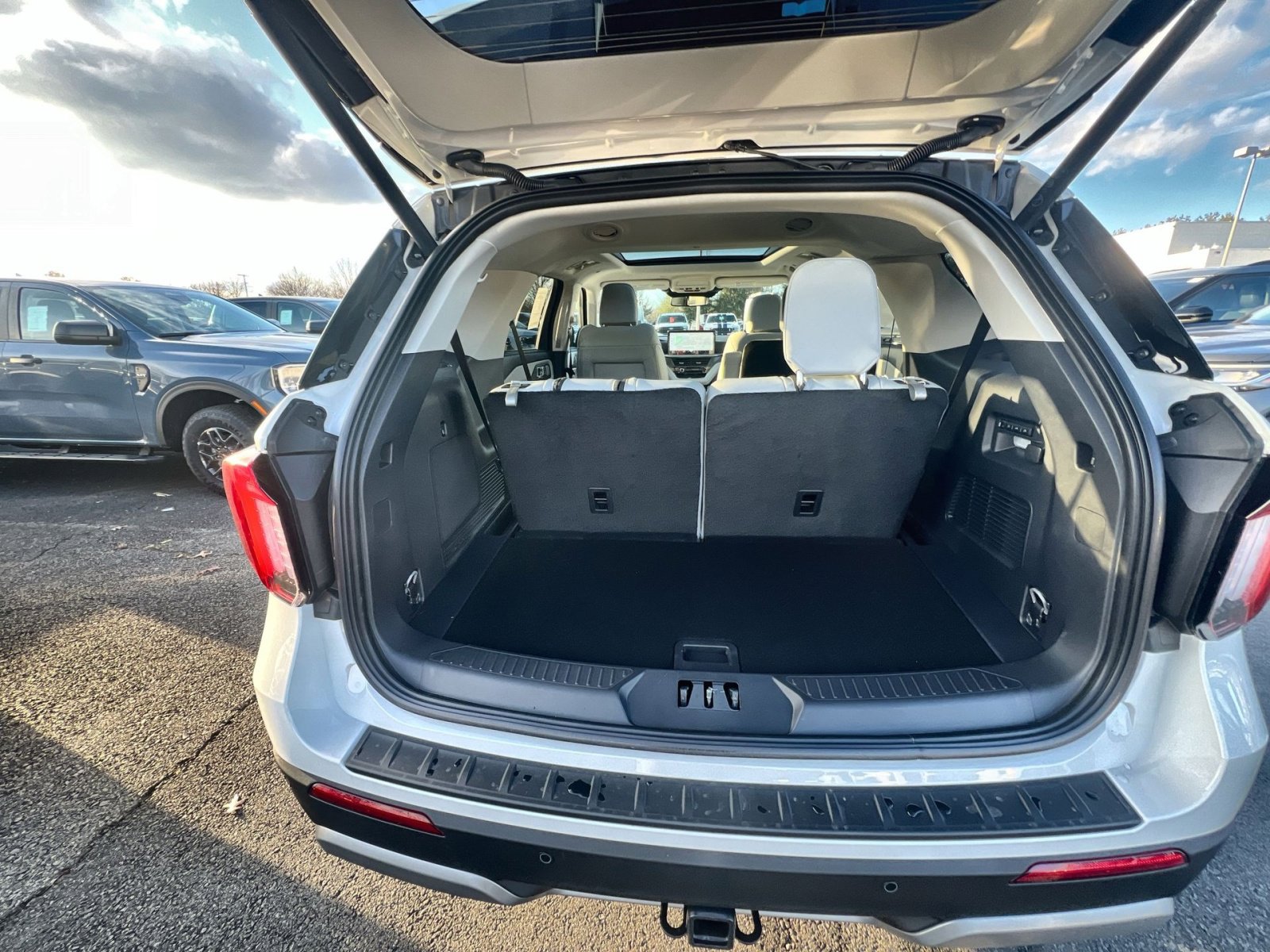 New 2026 Ford Explorer Platinum w/ LUX Leather Package image 27