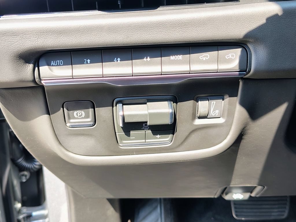 New 2026 Cadillac Escalade Platinum Sport w/ LPO, ONYX Package AWD/4WD image 19