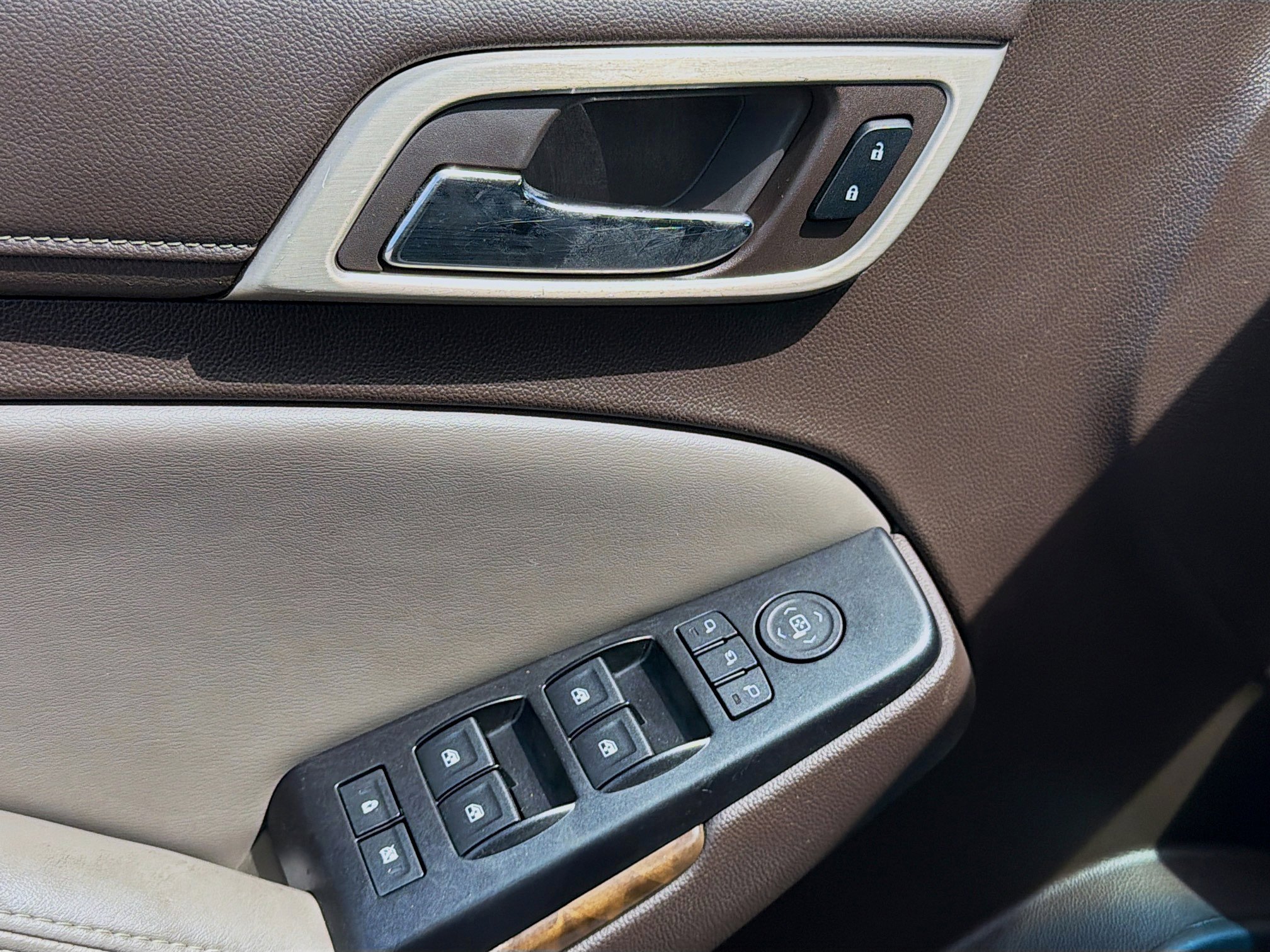 Used 2016 GMC Yukon Denali w/ Open Road Package image 25