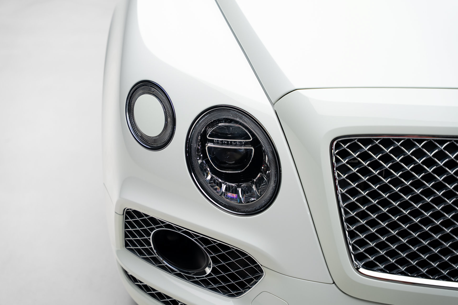 Used 2018 Bentley Bentayga AWD/4WD image 12