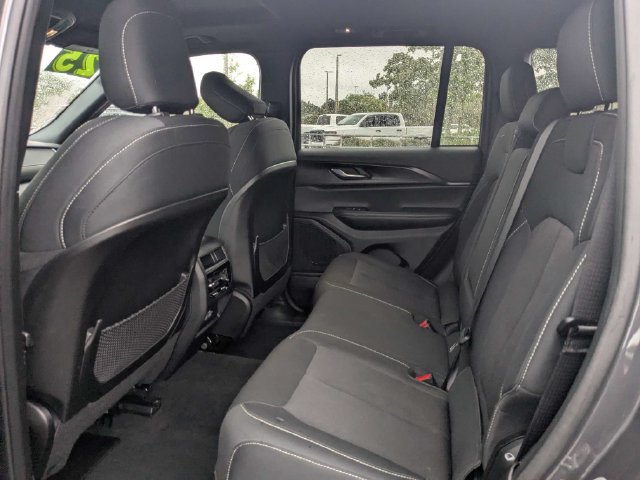 Used 2025 Jeep Grand Cherokee Laredo X RWD image 14