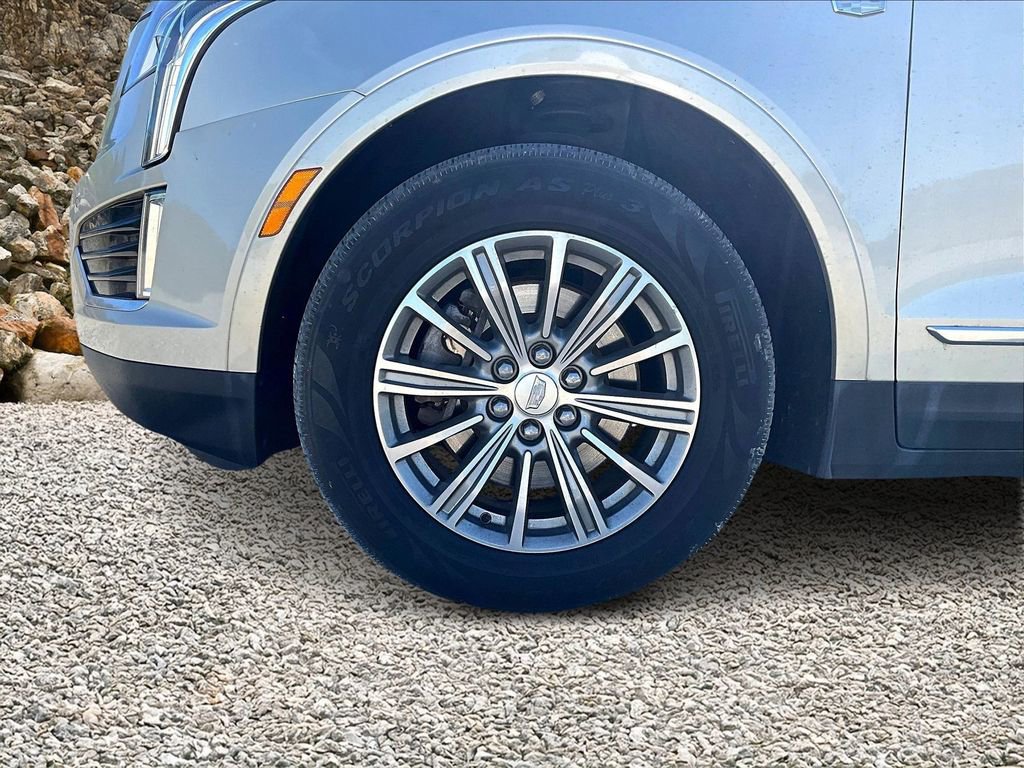 Used 2017 Cadillac XT5 Luxury w/ Driver Awareness Package image 8