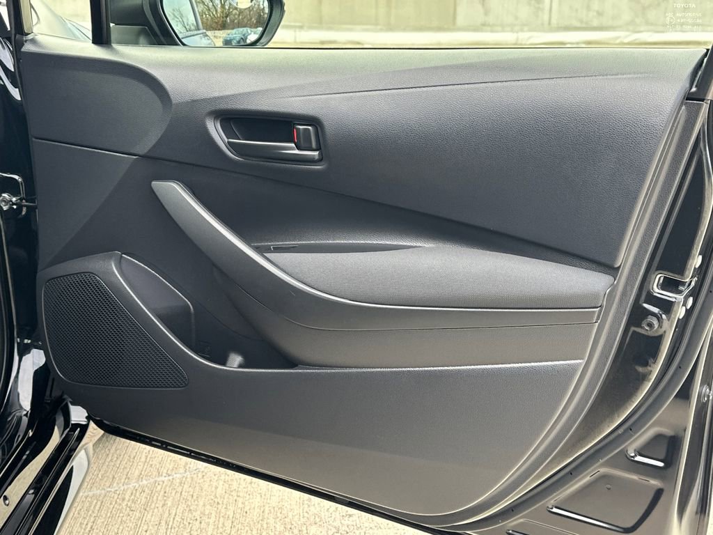 Used 2025 Toyota Corolla LE w/ LE Premium Package image 12
