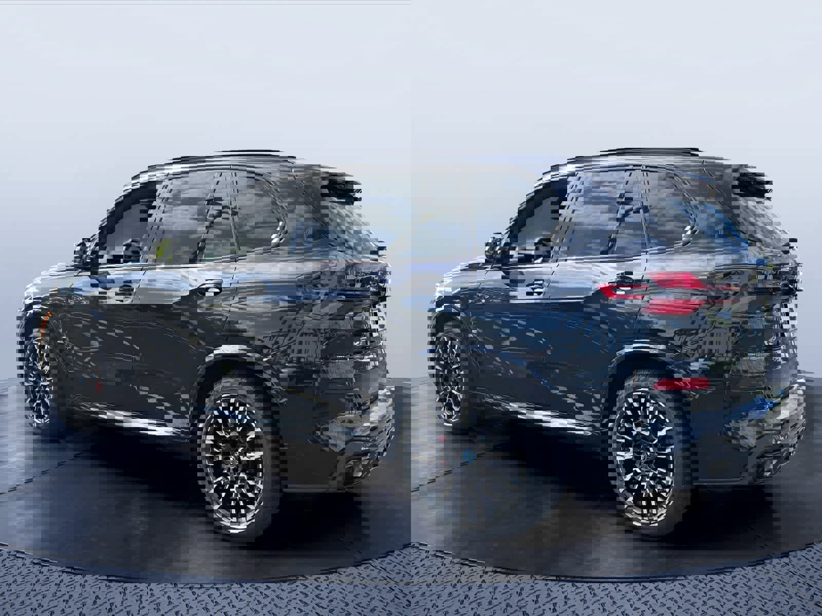 Certified 2024 BMW X5 xDrive50e w/ M Sport Package image 4