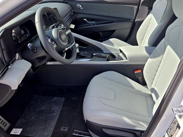 New 2026 Hyundai Elantra SEL Sport FWD image 5