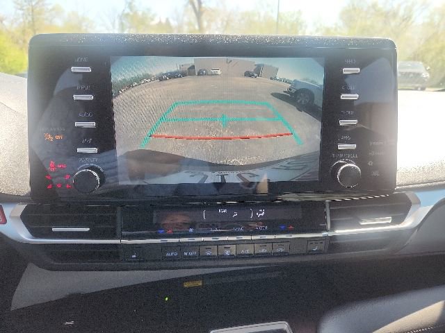 Used 2021 Toyota Sienna XLE w/ XLE Plus Package FWD image 19