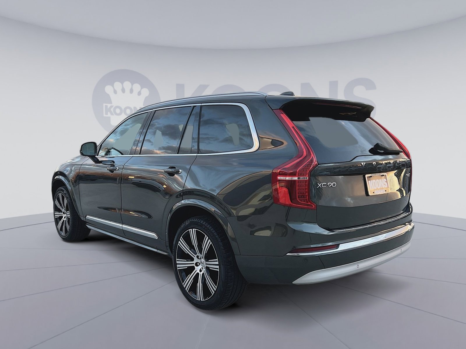 Certified 2022 Volvo XC90 T6 Inscription w/ Climate Package image 4