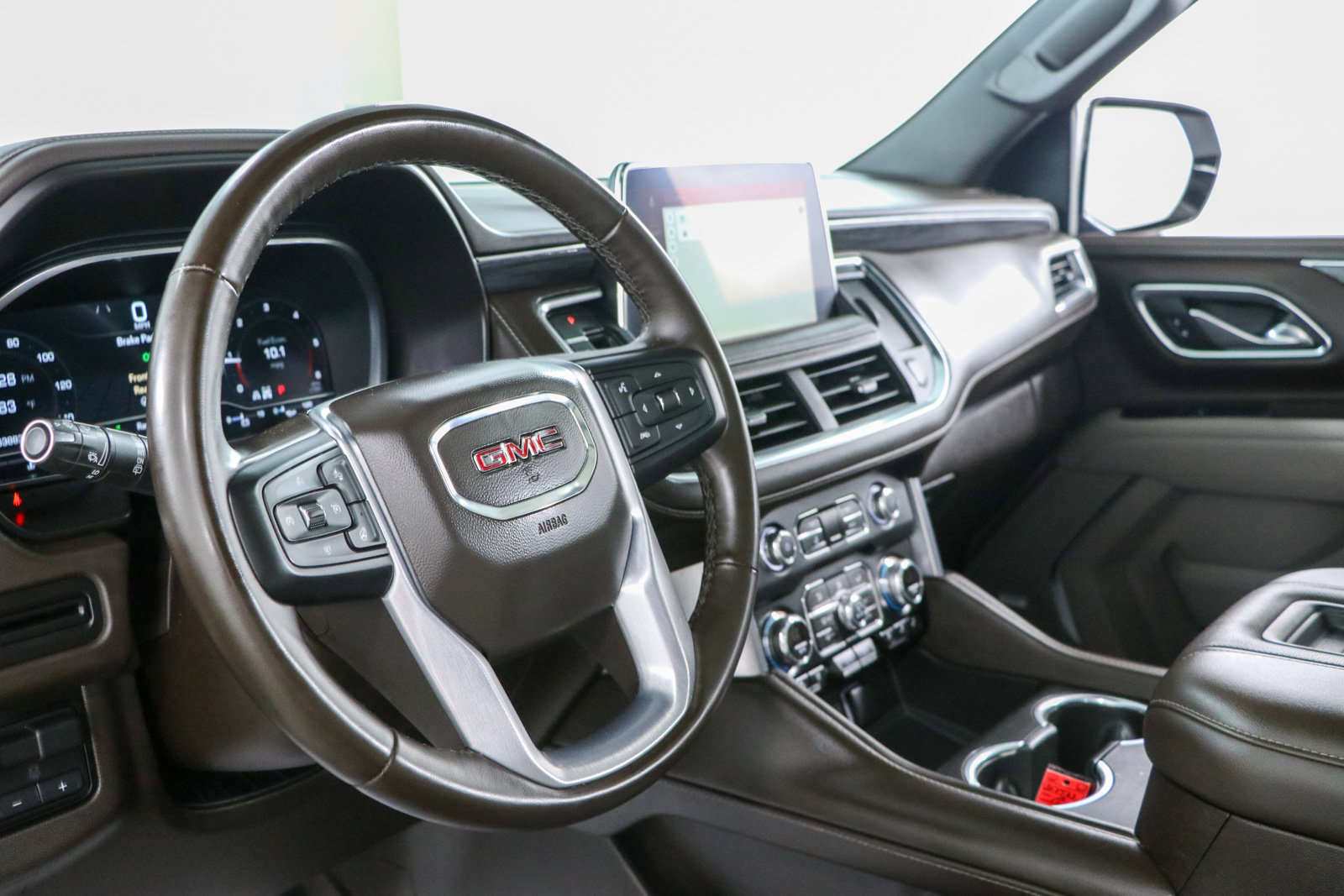 Used 2023 GMC Yukon SLT w/ SLT Premium Package AWD/4WD image 27