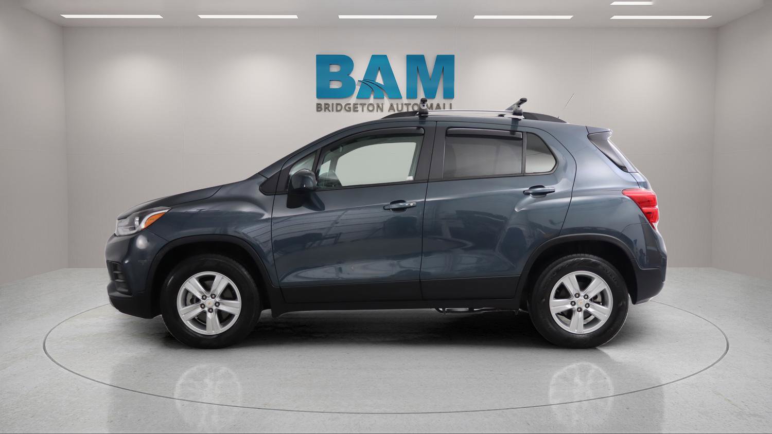 Used 2022 Chevrolet Trax LT w/ LT Convenience Package image 6