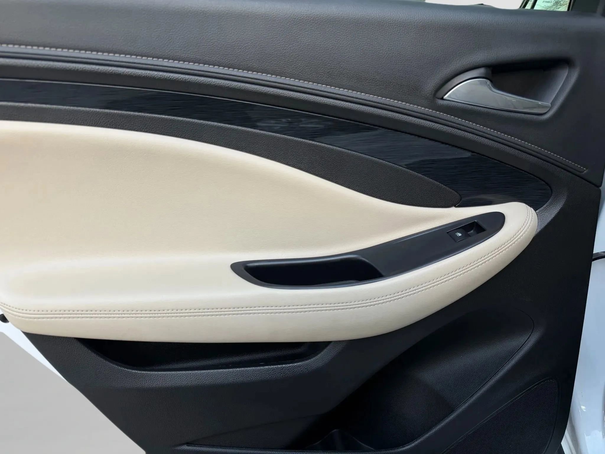 Used 2017 Buick Envision Essence image 19