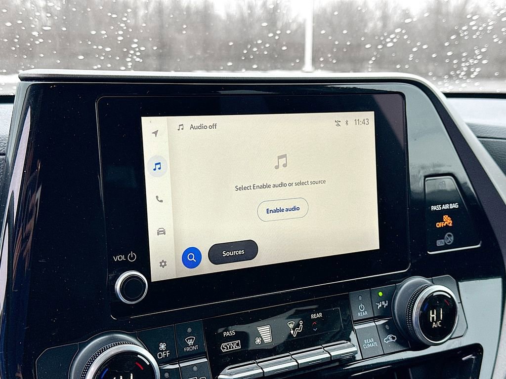 Used 2024 Toyota Highlander LE AWD/4WD image 21