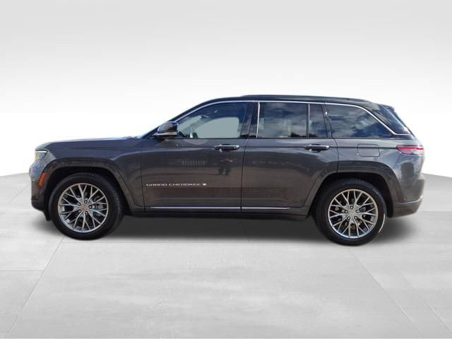 Used 2024 Jeep Grand Cherokee Summit AWD/4WD image 9