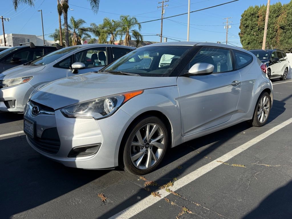 Used 2016 Hyundai Veloster image 3