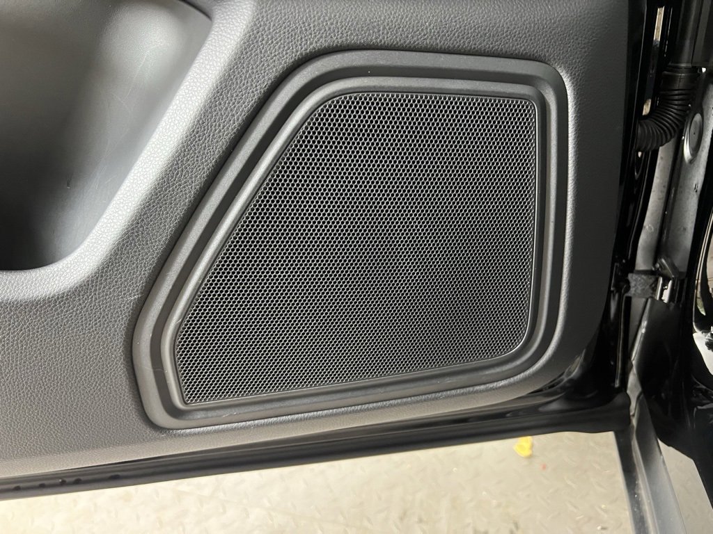 Used 2025 Porsche Macan image 28