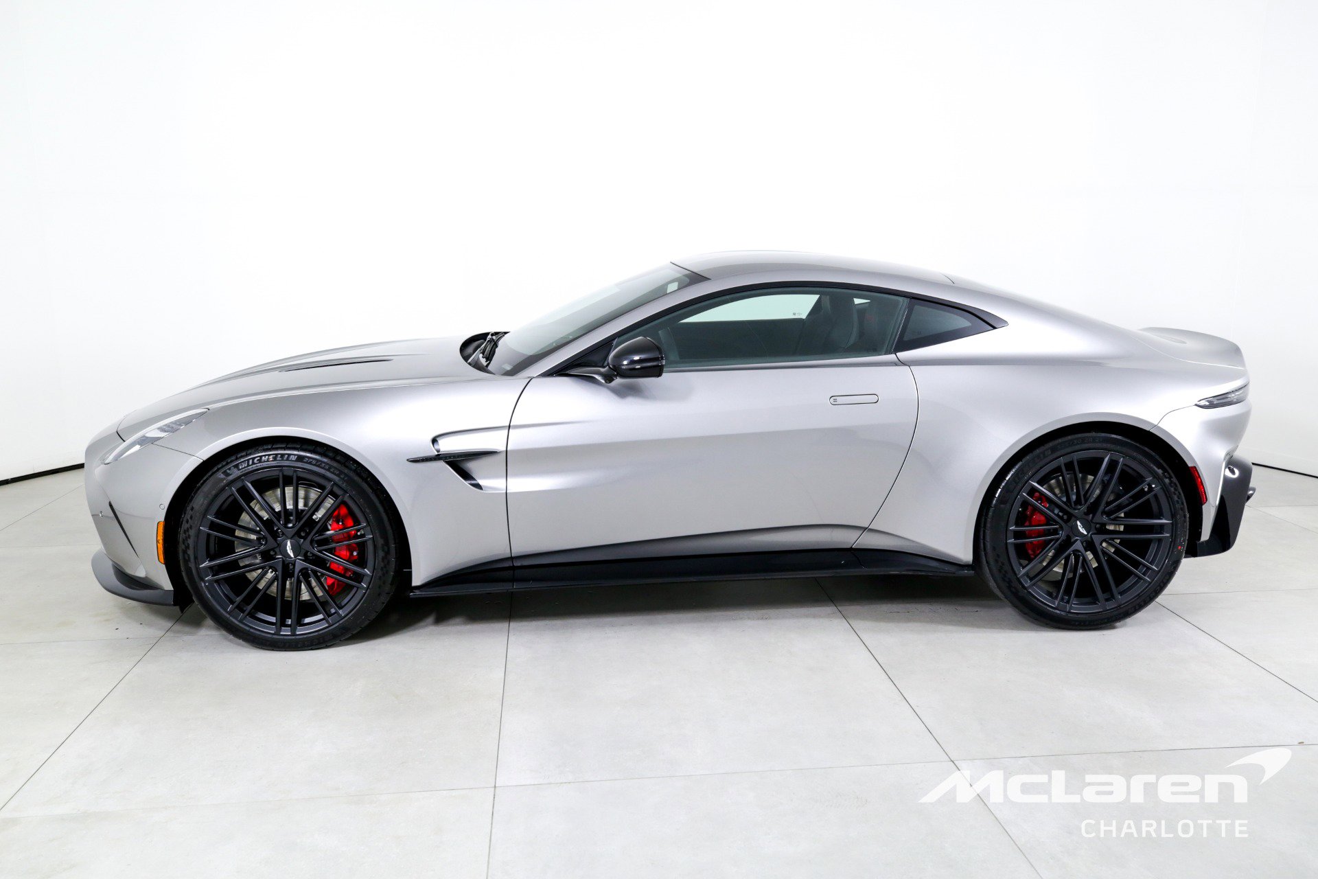 Used 2025 Aston Martin V8 Vantage Coupe image 5