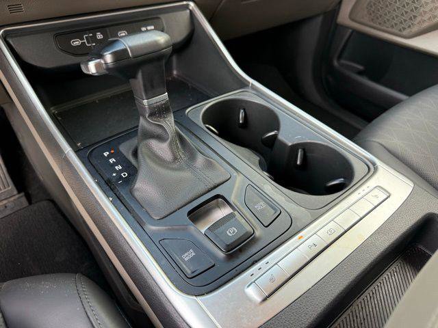 Used 2025 Kia Carnival FWD image 11