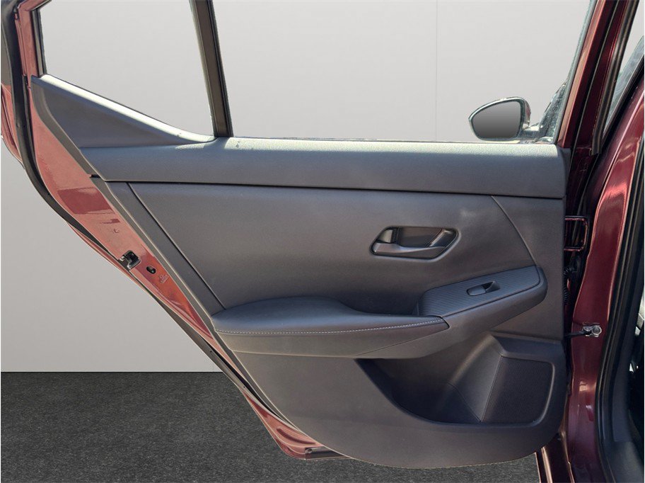 Used 2024 Nissan Sentra SV FWD image 33