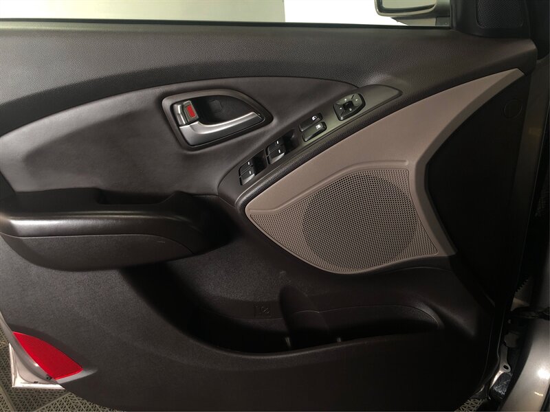 Used 2012 Hyundai Tucson GLS FWD image 16