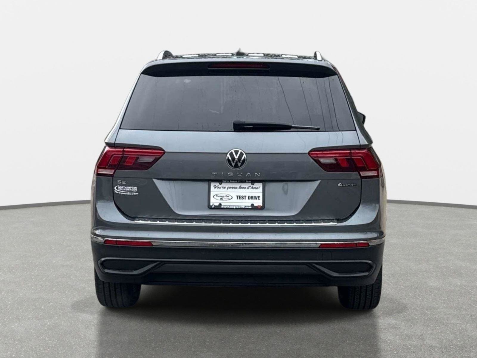 Used 2022 Volkswagen Tiguan SE w/ Panoramic Sunroof Package image 6