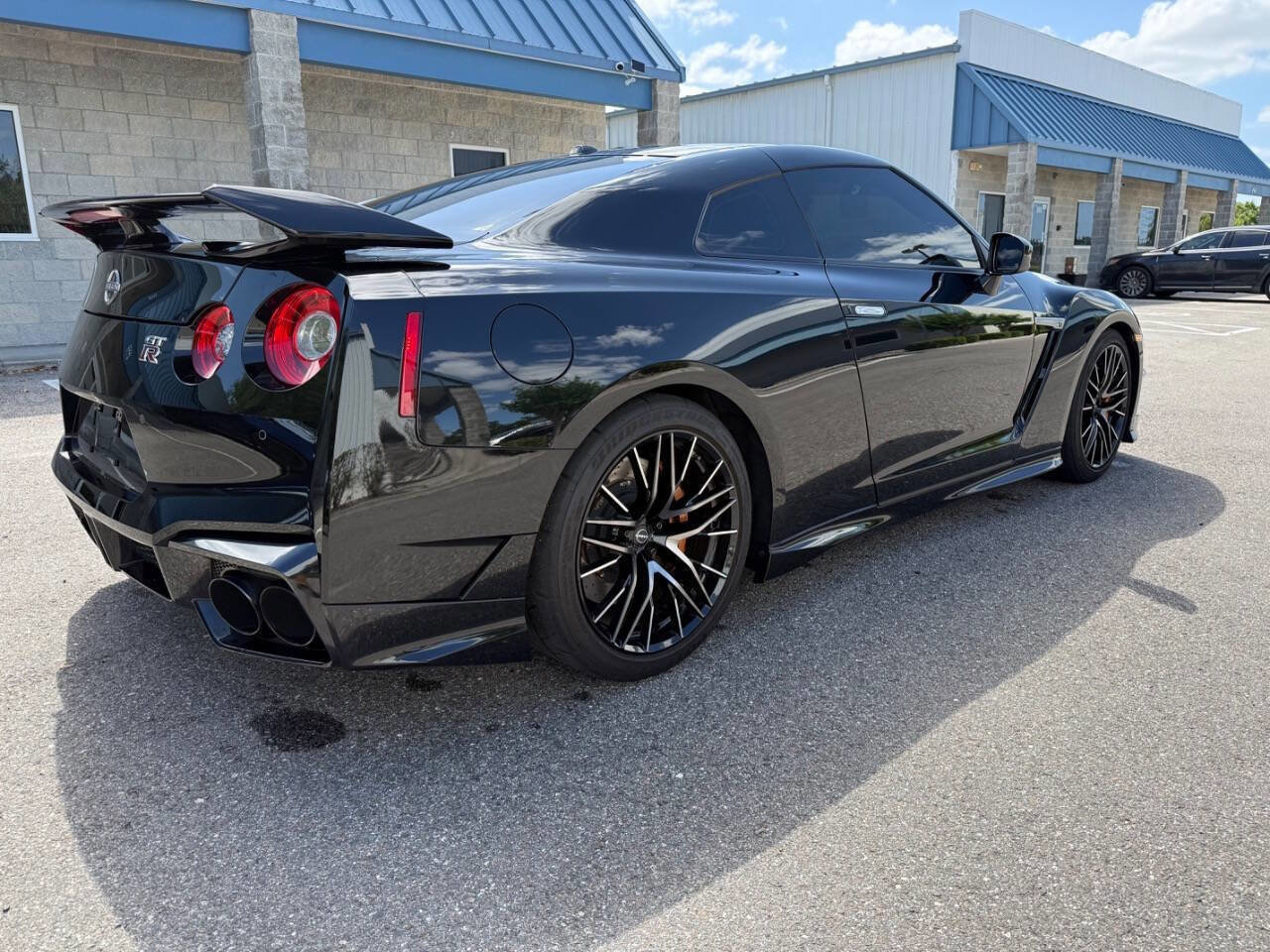 Used 2024 Nissan GT-R Premium w/ Floor Mat Package AWD/4WD image 7