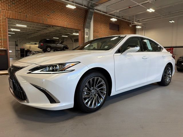 Used 2025 Lexus ES 300h w/ Technology Package FWD image 3