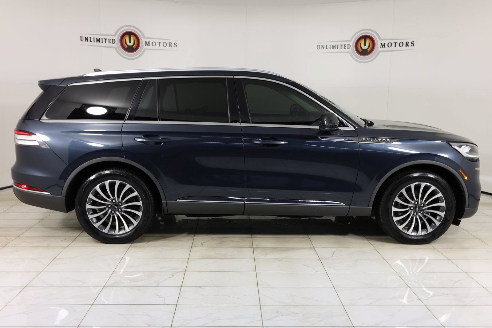 Used 2021 Lincoln Aviator Reserve w/ Class IV Trailer Tow Package AWD/4WD image 2