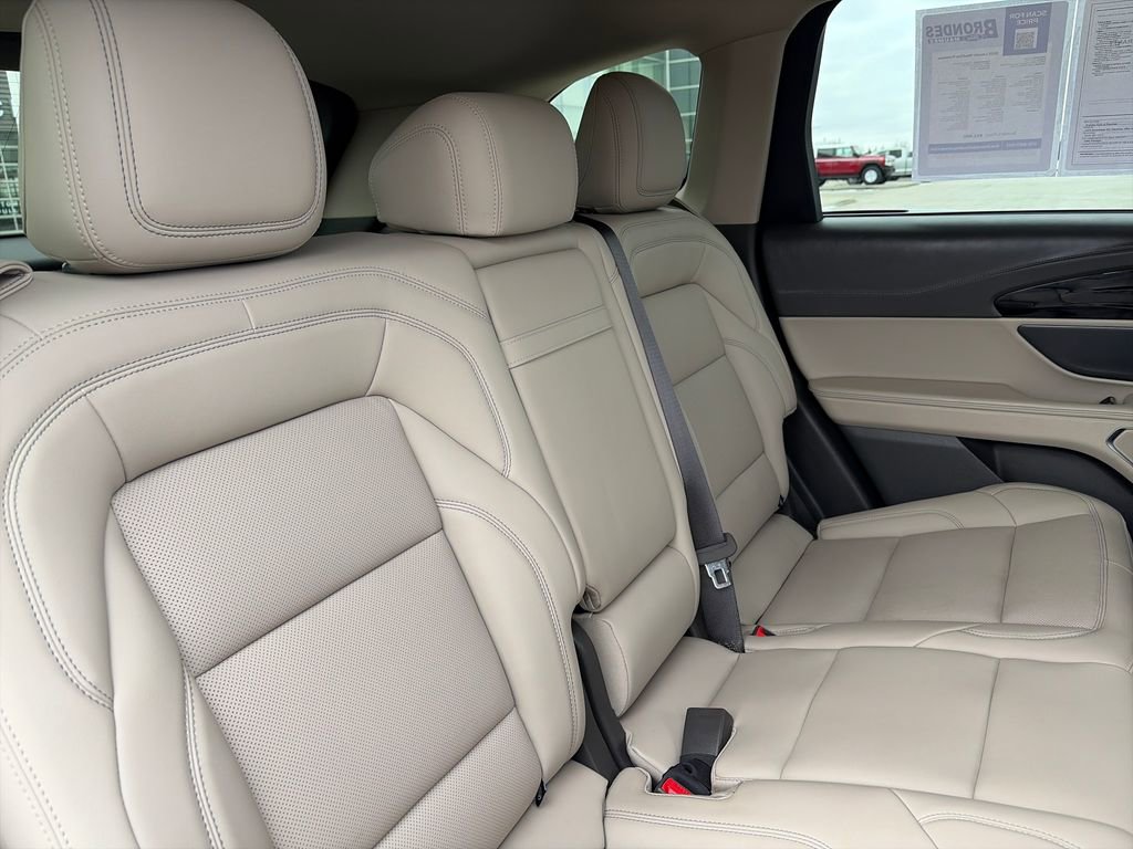 Used 2025 Lincoln Nautilus Premier image 38