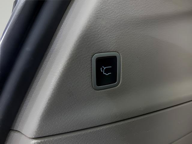 Used 2023 Chrysler Pacifica Touring-L FWD image 27