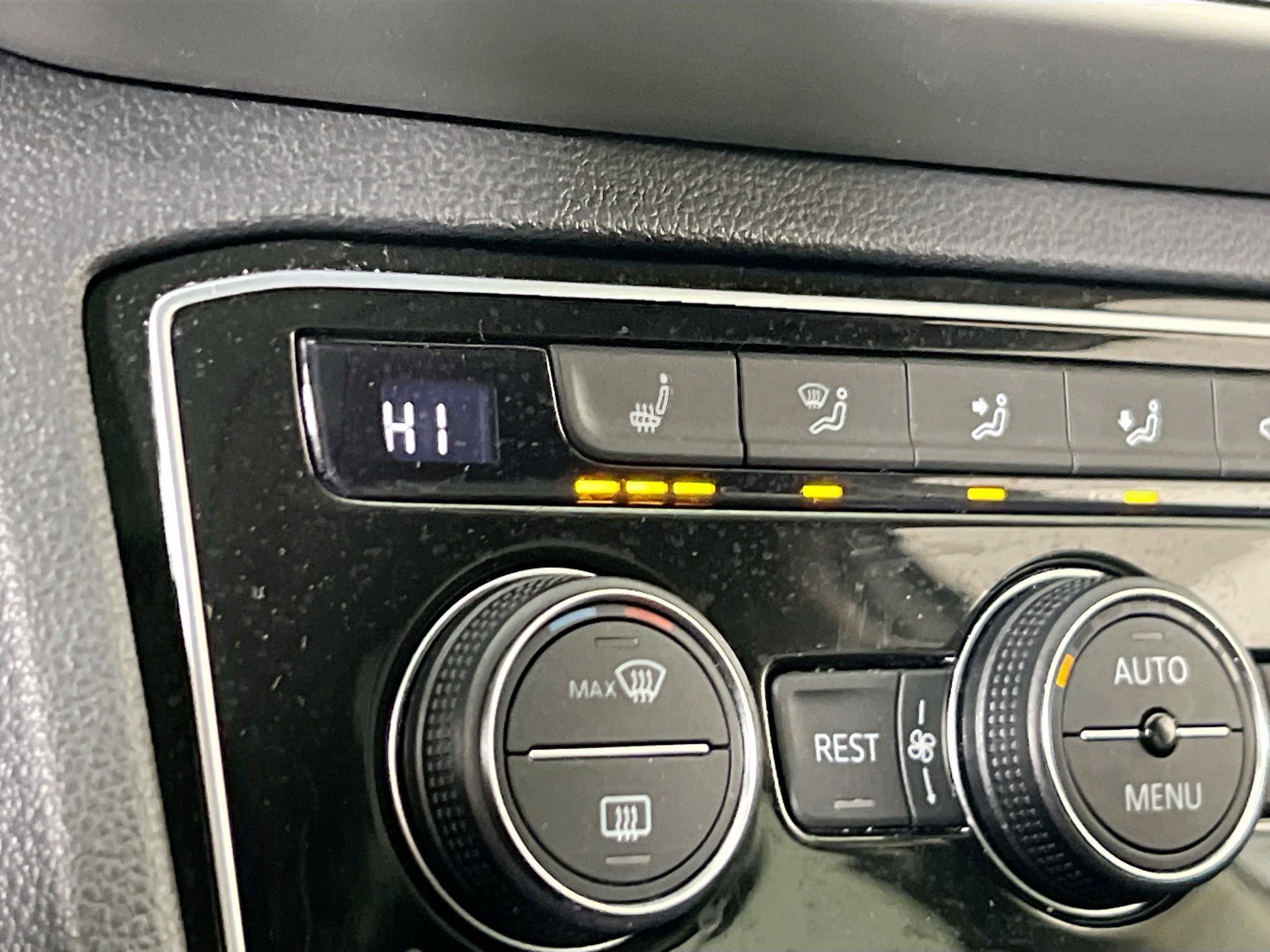 Used 2023 Volkswagen Atlas SE AWD/4WD image 19