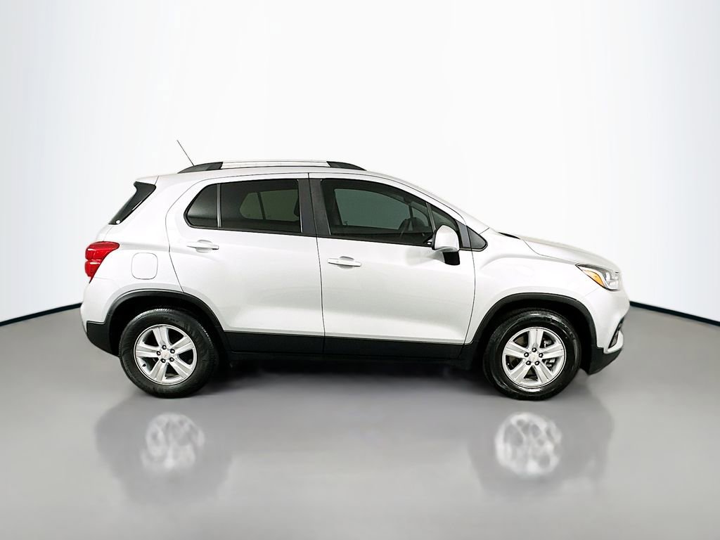 Used 2021 Chevrolet Trax LT w/ LT Convenience Package image 4