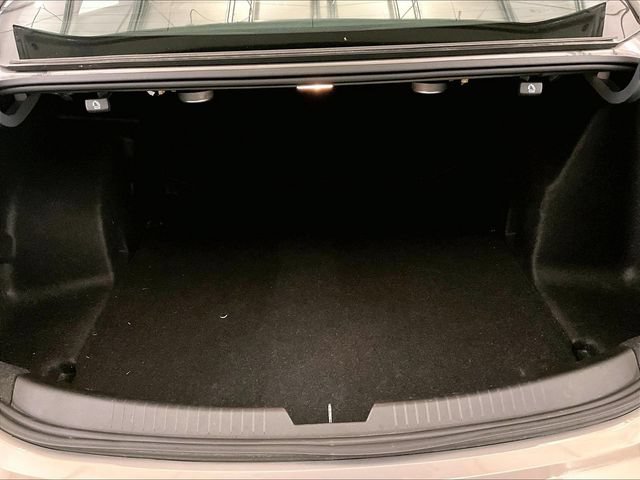 Used 2017 Chevrolet Malibu LT w/ Leather Package FWD image 33