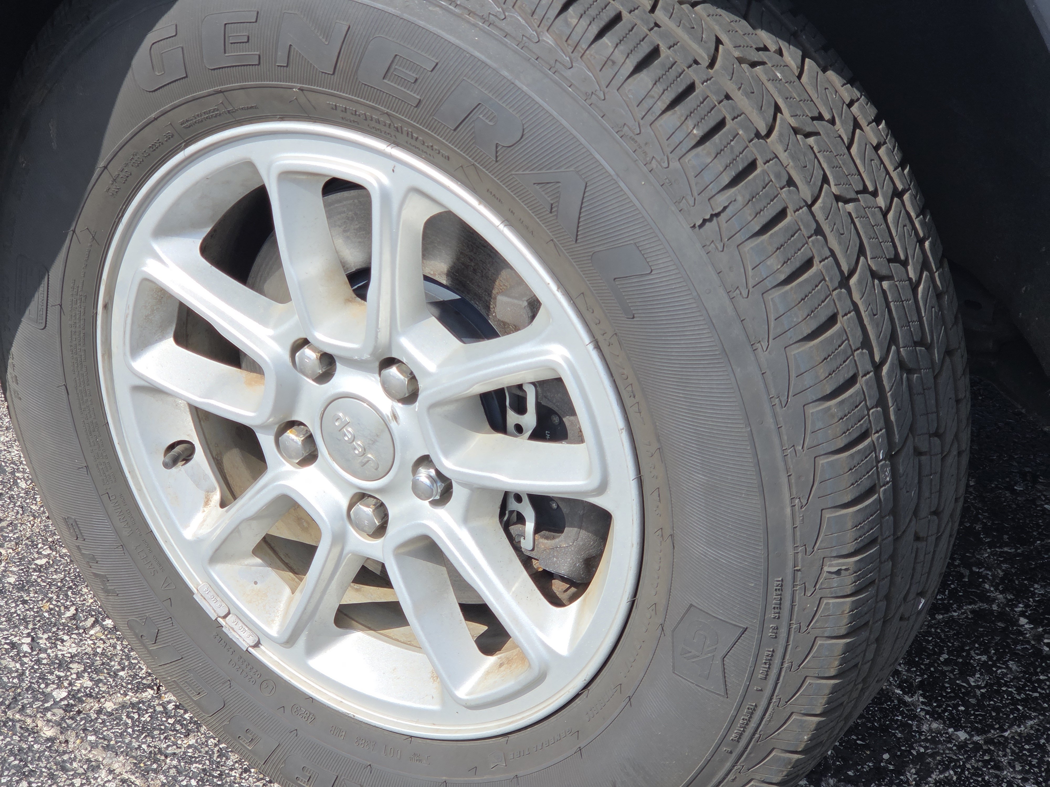 Used 2020 Jeep Grand Cherokee Laredo AWD/4WD image 3