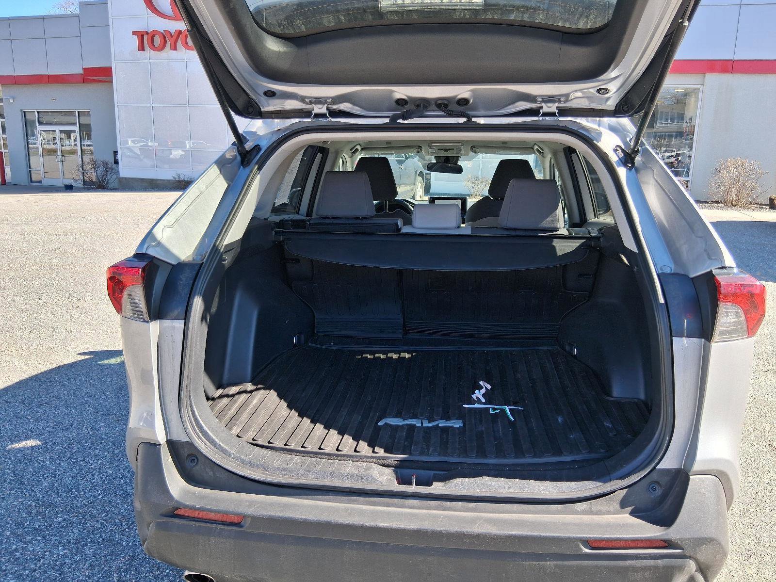 Used 2024 Toyota RAV4 XLE image 20