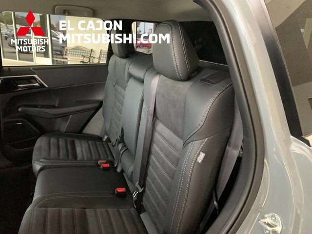 New 2026 Mitsubishi Outlander SE FWD image 13