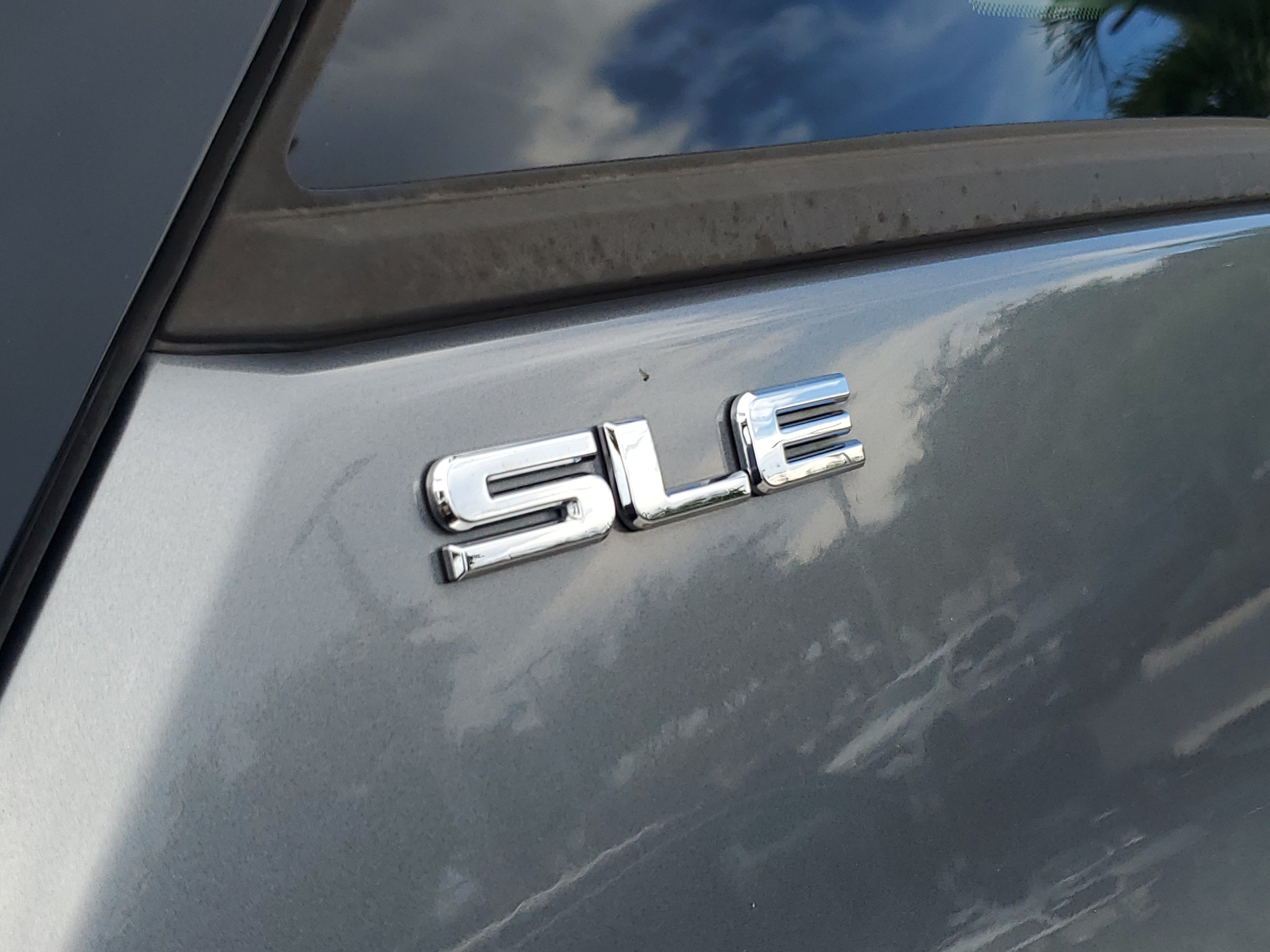 Used 2020 GMC Terrain SLE w/ Driver Convenience Package FWD image 8