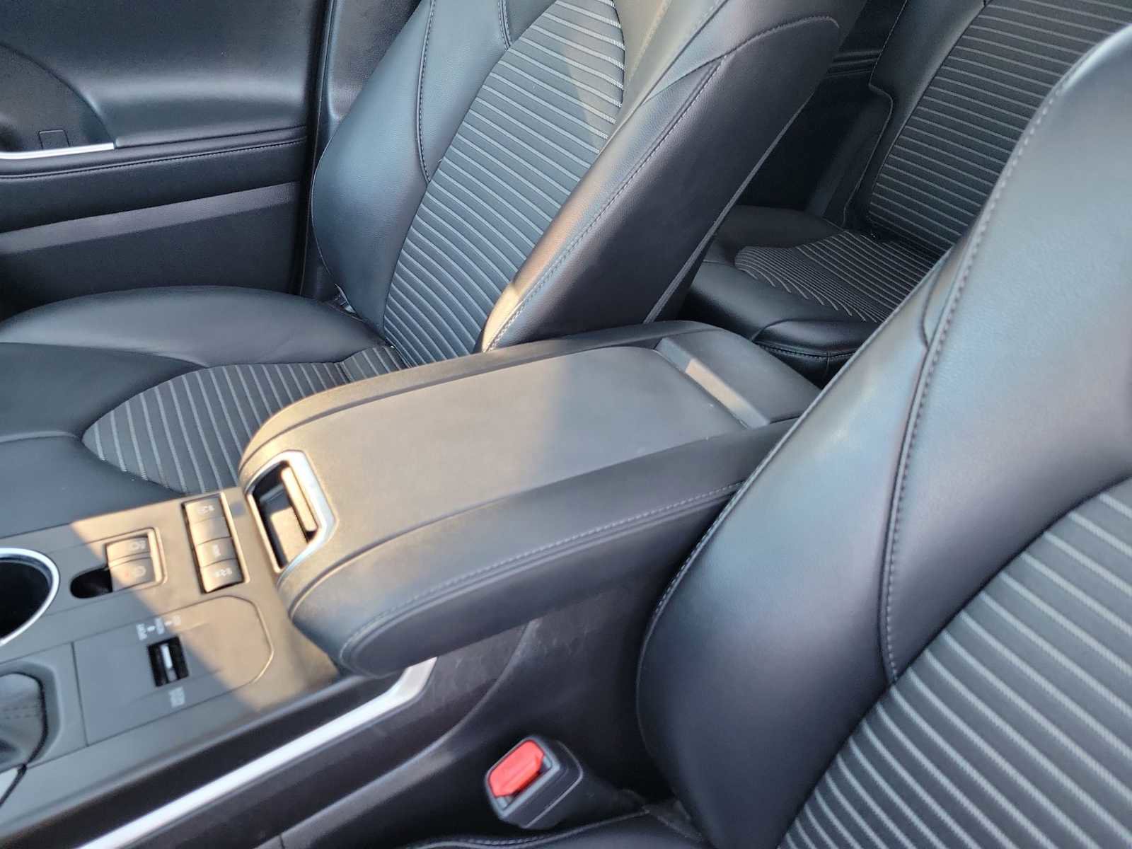 Used 2021 Toyota Highlander XSE image 16