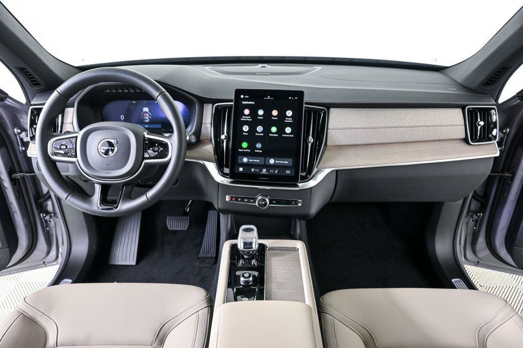 New 2026 Volvo XC90 B6 Plus w/ Protection Package Premier AWD/4WD image 18