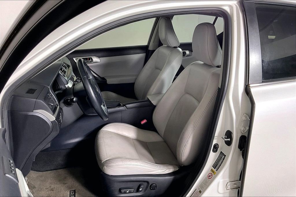 Used 2013 Lexus CT 200h FWD image 23