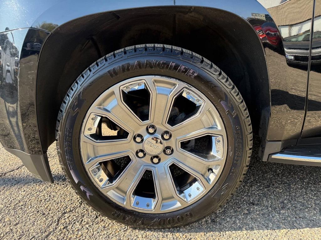 Used 2017 GMC Yukon SLT w/ Open Road Package image 9