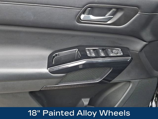 Used 2022 Nissan Pathfinder SV AWD/4WD image 22
