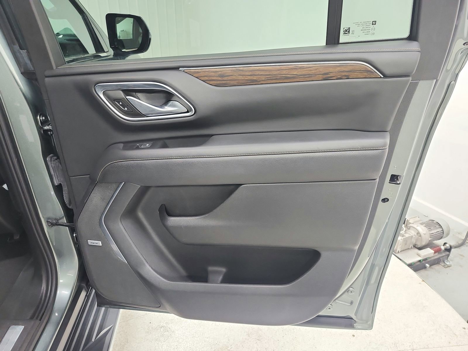 Used 2023 Chevrolet Suburban Premier image 45