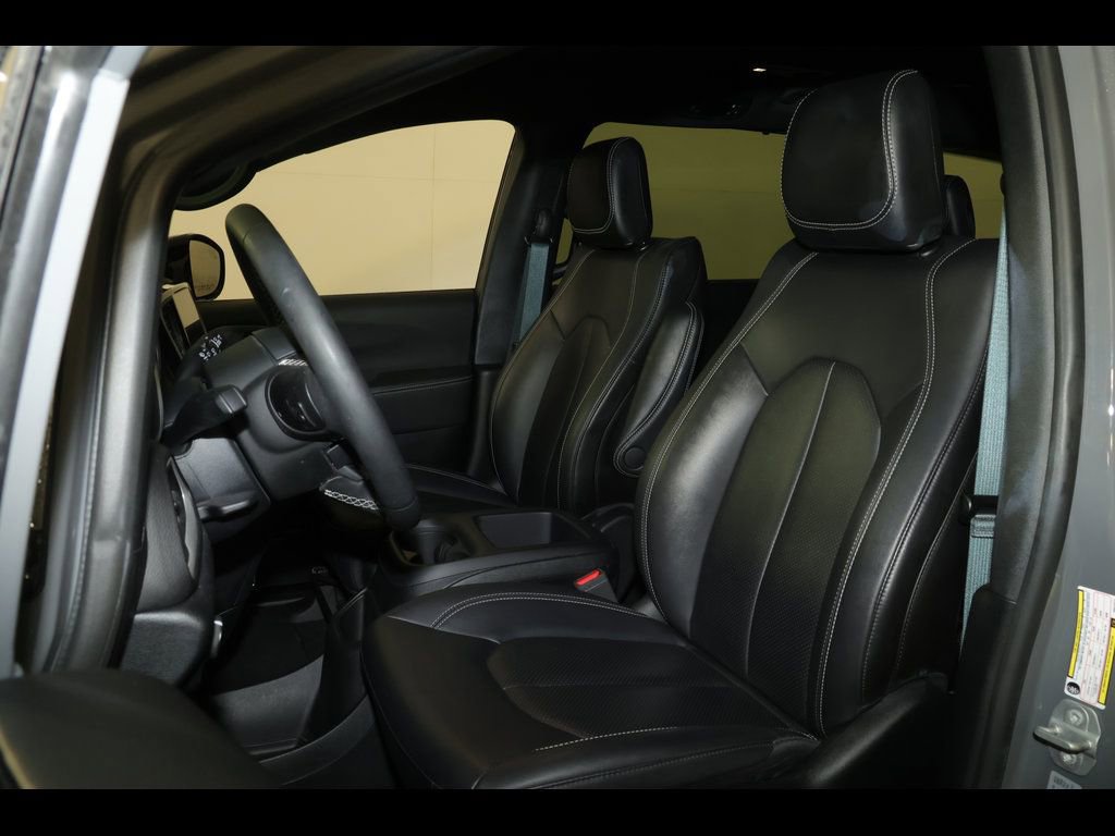 Used 2025 Chrysler Pacifica Select FWD image 23
