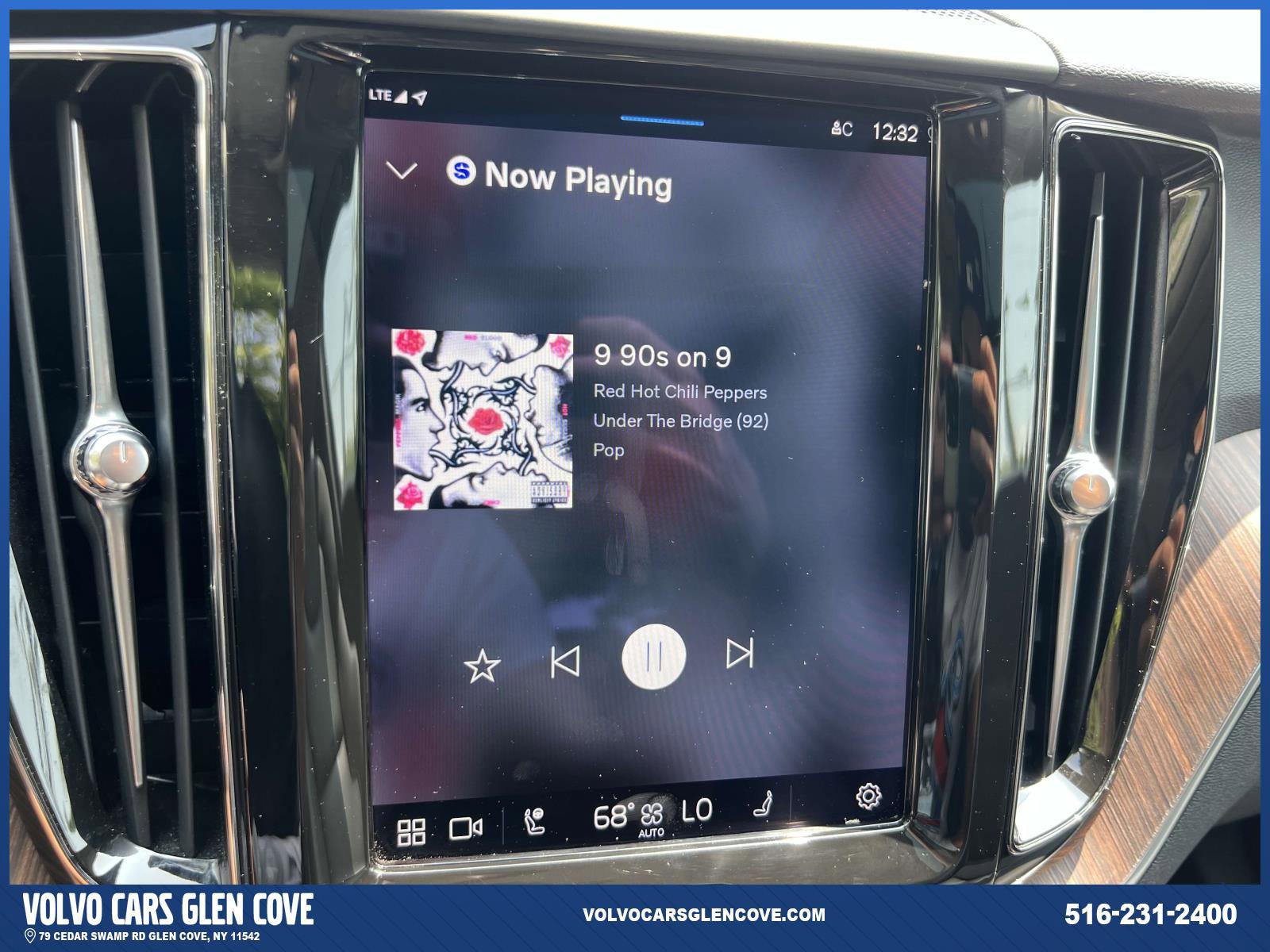 Certified 2022 Volvo XC60 B5 Momentum w/ Climate Package image 28