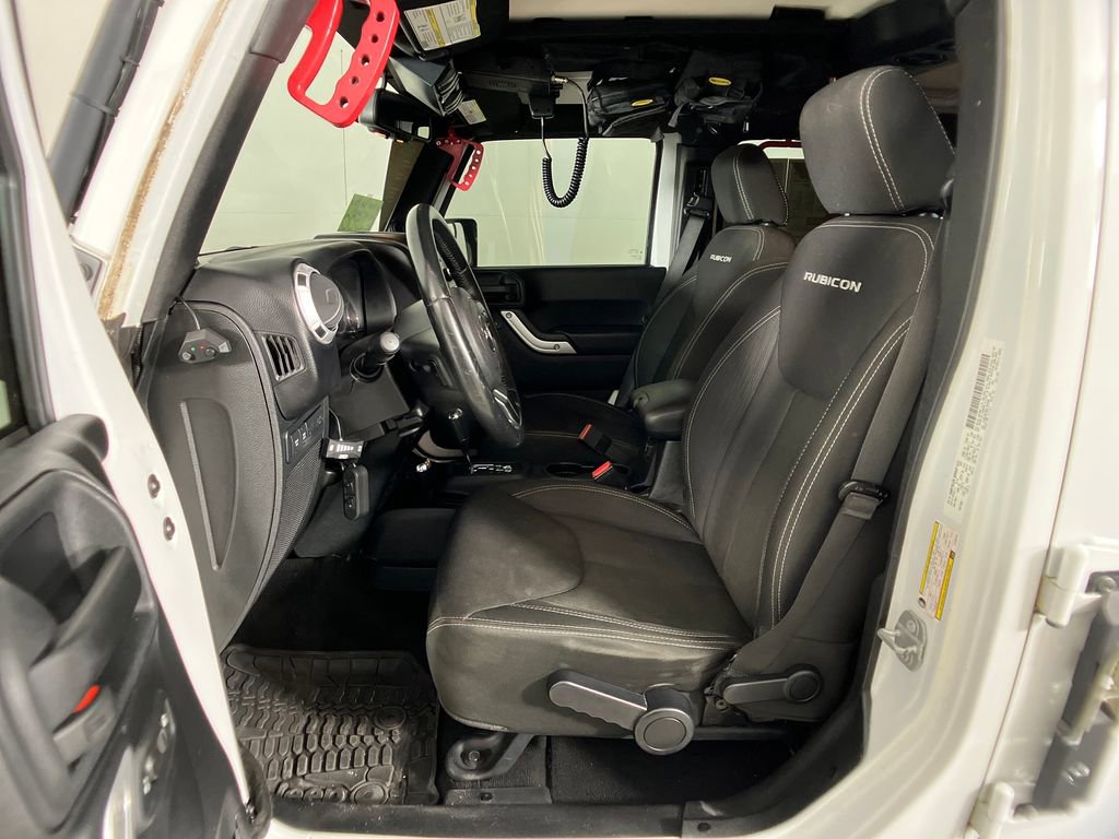 Used 2014 Jeep Wrangler Unlimited Rubicon w/ Connectivity Group image 27
