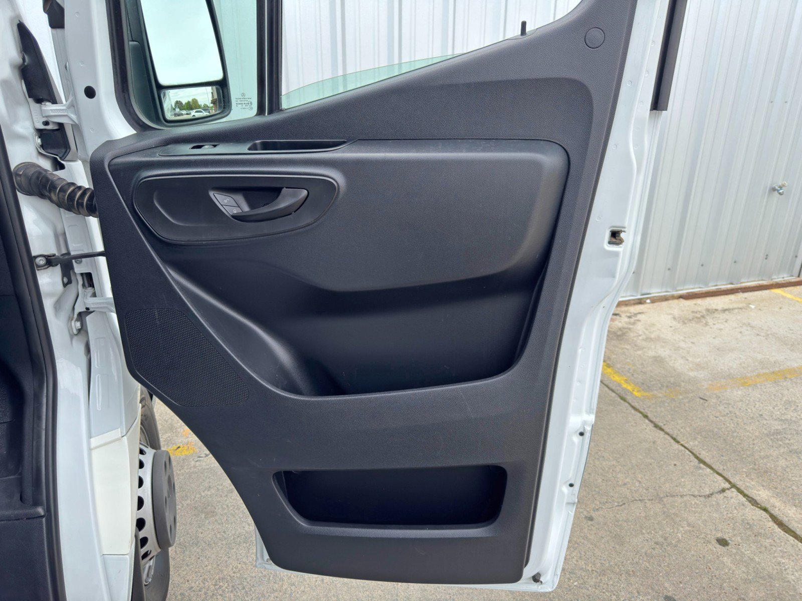 Used 2020 Mercedes-Benz Sprinter 3500 w/ Windows All Around Package image 39
