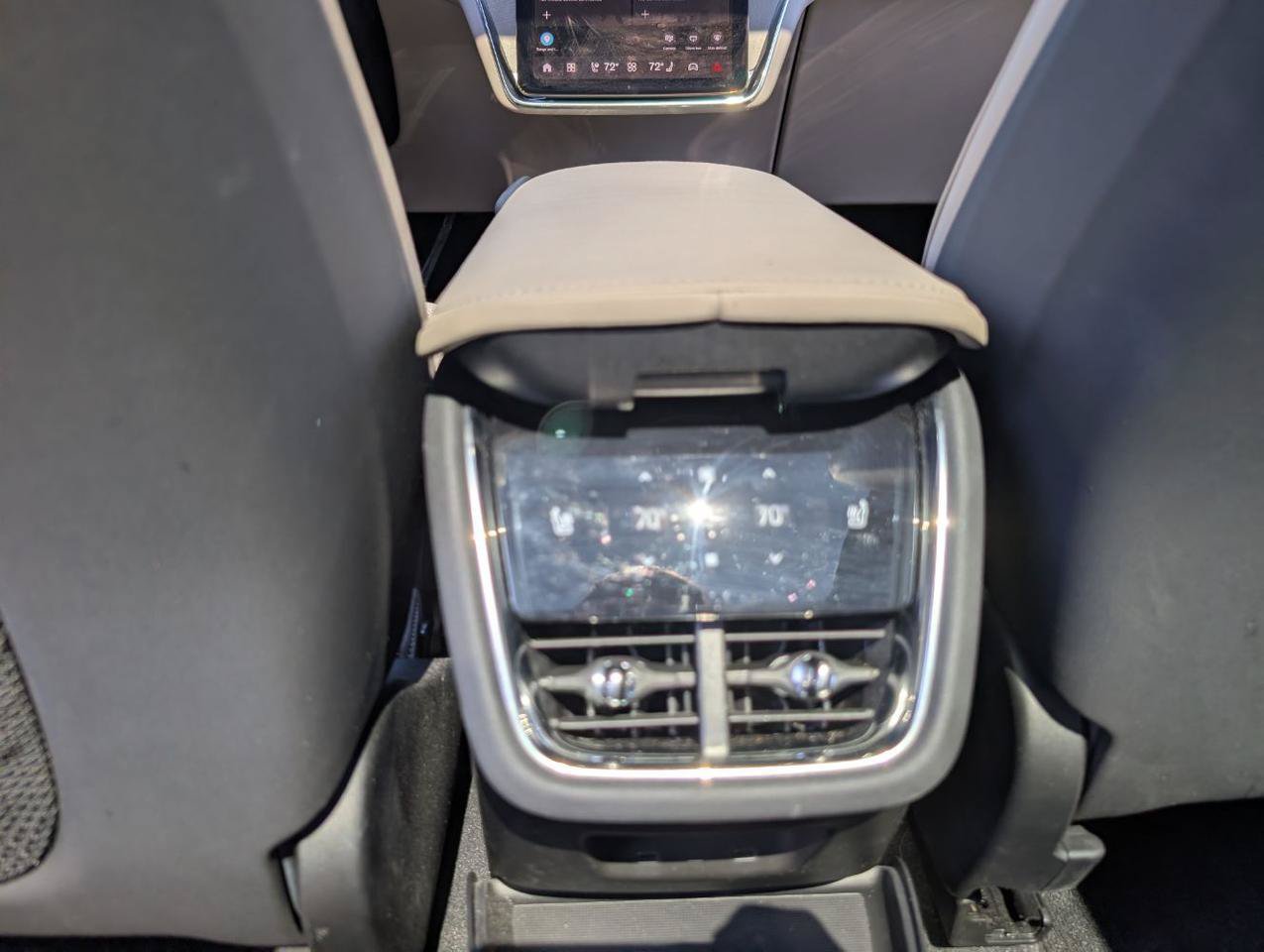 Used 2025 Volvo EX90 Ultra AWD/4WD image 13