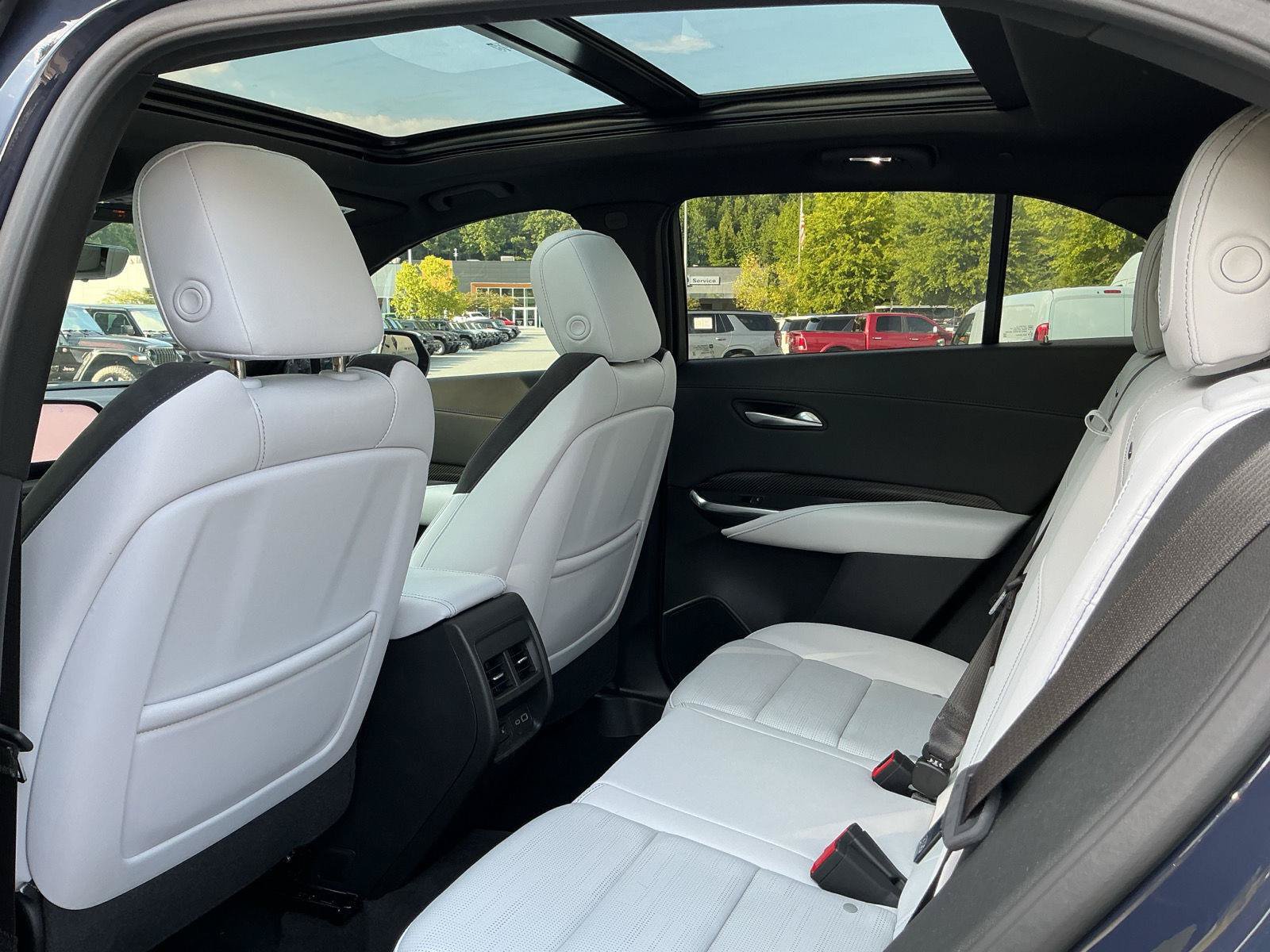 Used 2025 Cadillac XT4 Sport FWD image 25