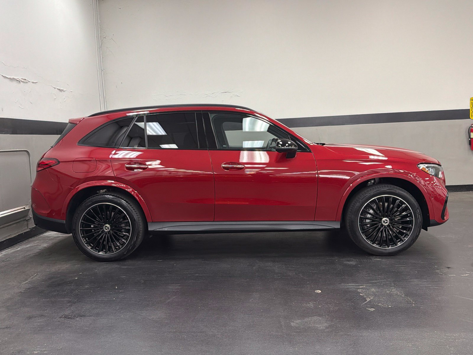 Used 2026 Mercedes-Benz GLC 300 image 3